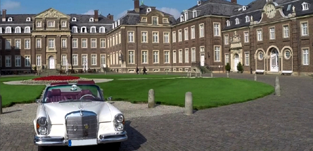 Schlossgarage Südkirchen - Mercedes vor Schloss Nordkirchen